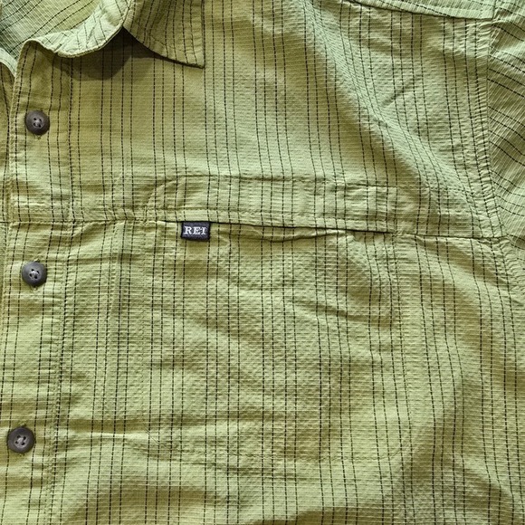 REI Collared Short Sleeeve Button Down Shirt Lime Green Mens Large Pinstripe - Picture 4 of 9